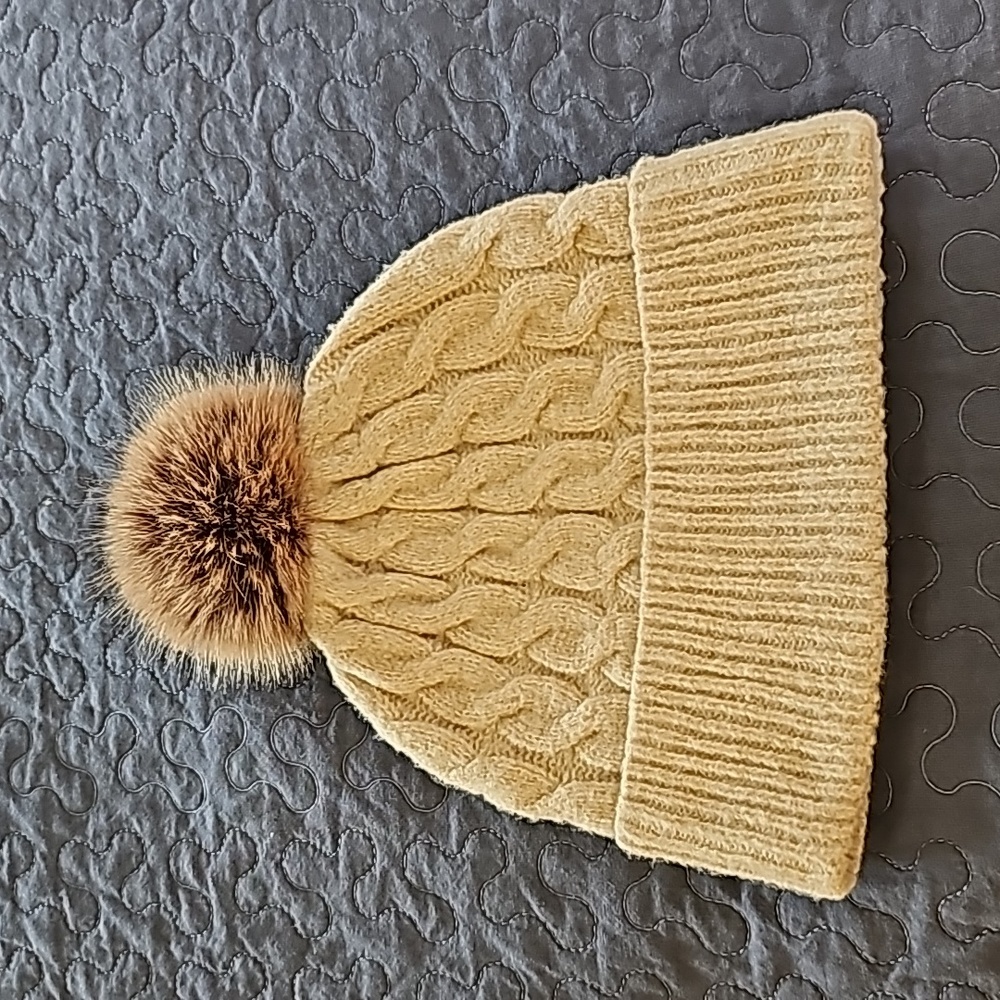 NWOT Rachel Zoe Pom Pom beanie OS
